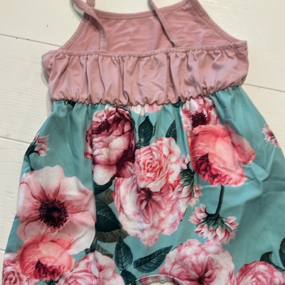 3/$15 floral romper size 90 - Picture 5 of 5